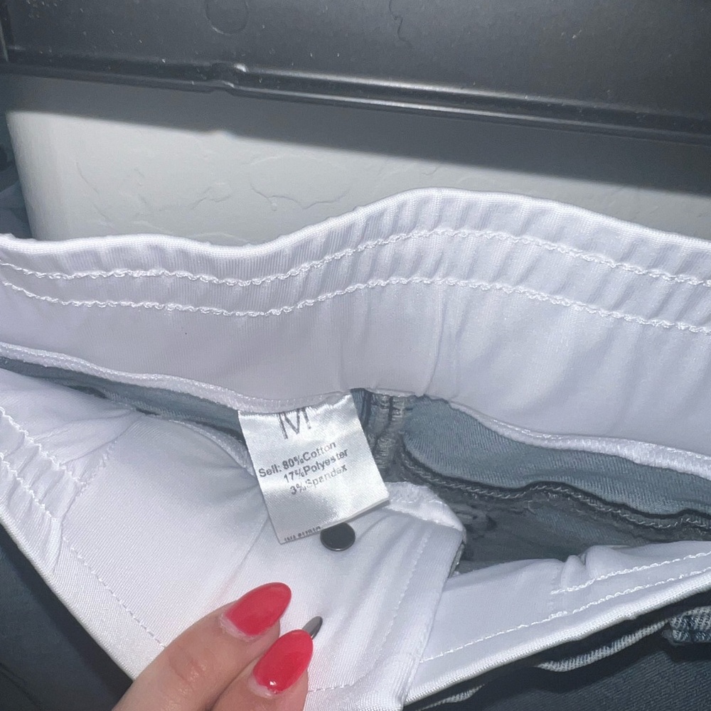 Fashion jeans never worn, run very small. I wear a 3 and these could fit a 0